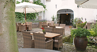 Terras van Fletcher Hotel-Restaurant Kasteel Erenstein